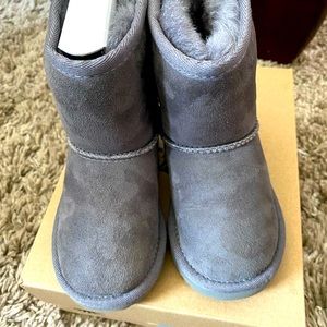 Authentic girls Ugg boots! Grey size 8C